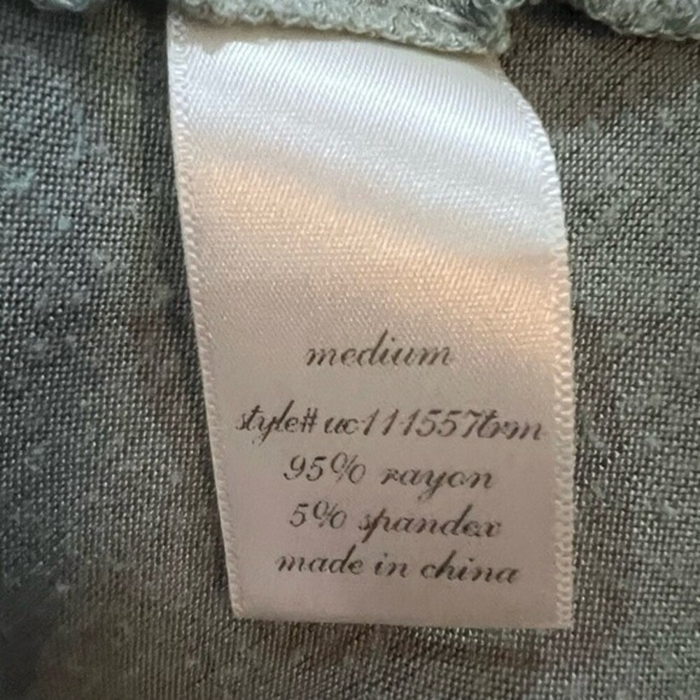 Francesca’s long sleeve olive green lace lined top size medium - Picture 6 of 6